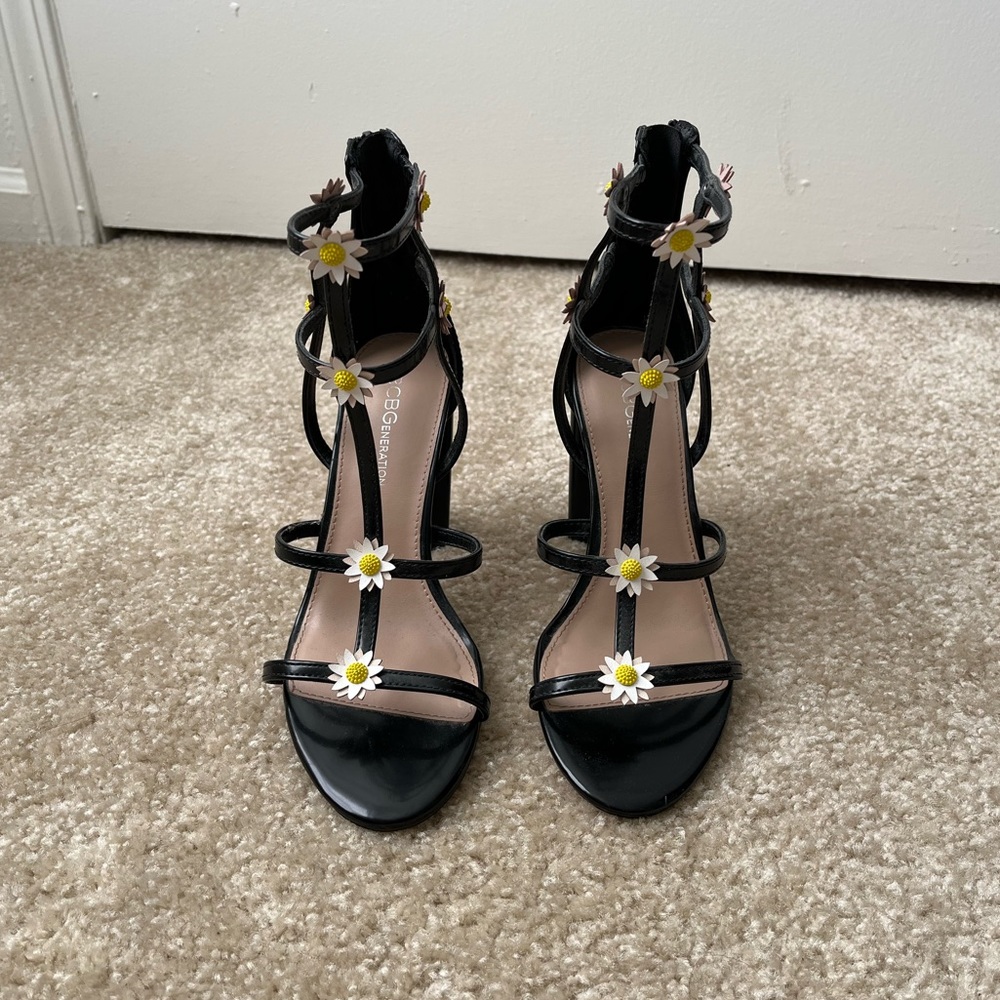 BCBGeneration Strappy Sandals Black Size 6 - Picture 2 of 8